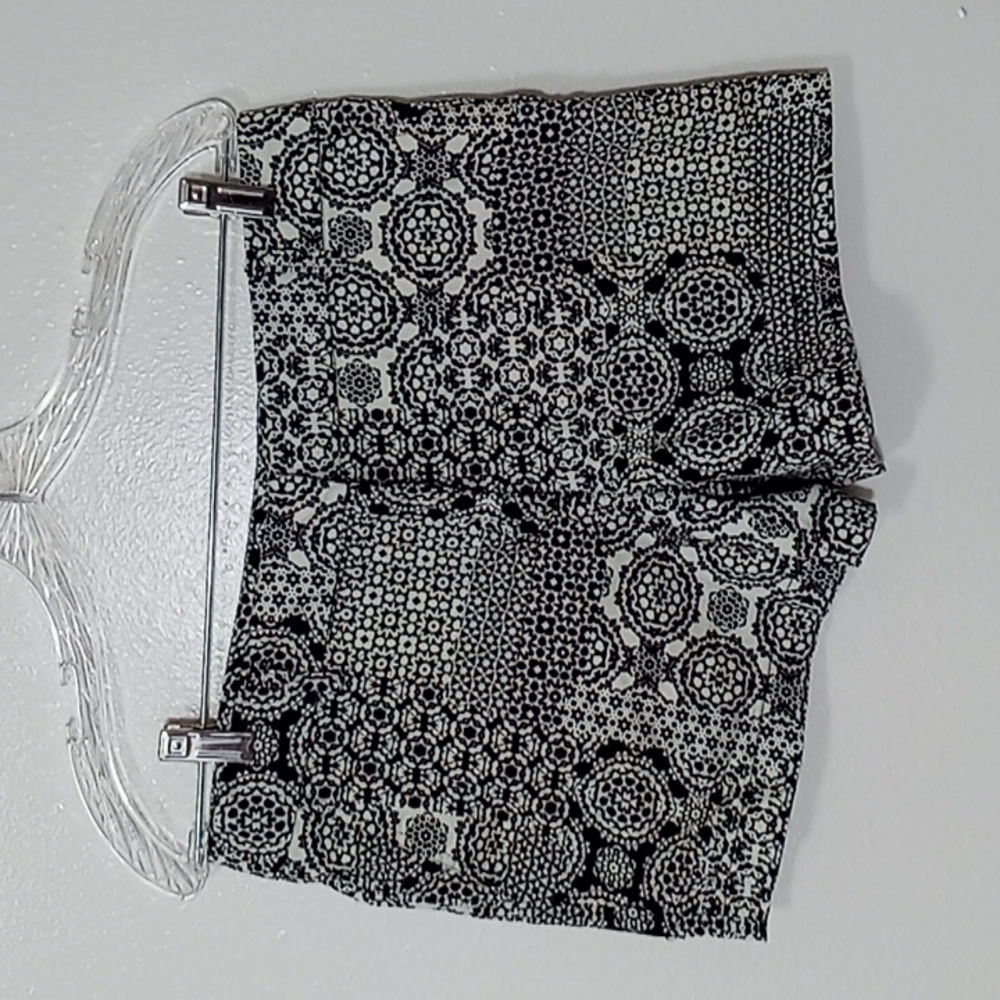 Artisan NY Black & White Floral Abstract Cotton Shorts Size 6